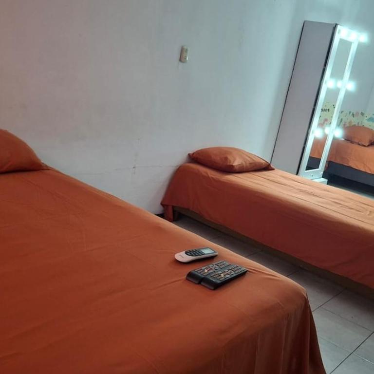 Spacious home near the airport - Casa con 1 dormitorio - 13
