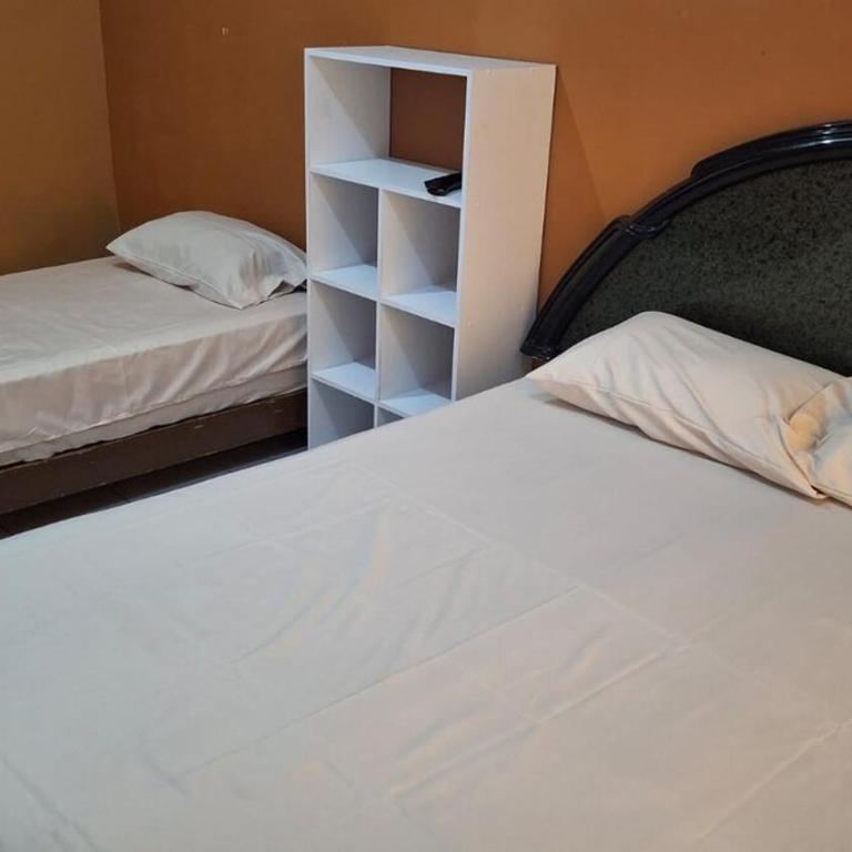 Spacious home near the airport - Casa con 1 dormitorio - 16