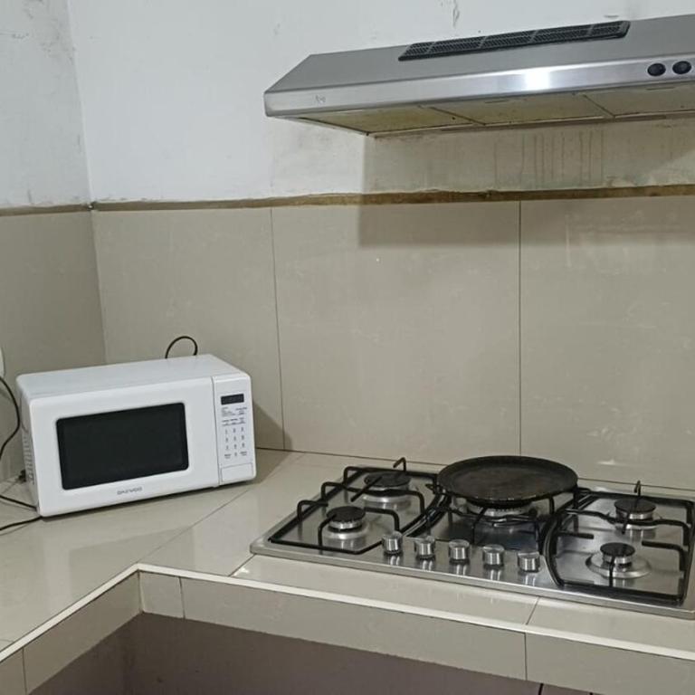 Spacious home near the airport - Casa con 1 dormitorio - 30