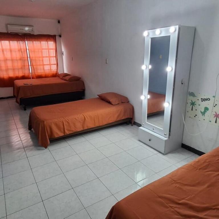 Spacious home near the airport - Casa con 1 dormitorio - 34