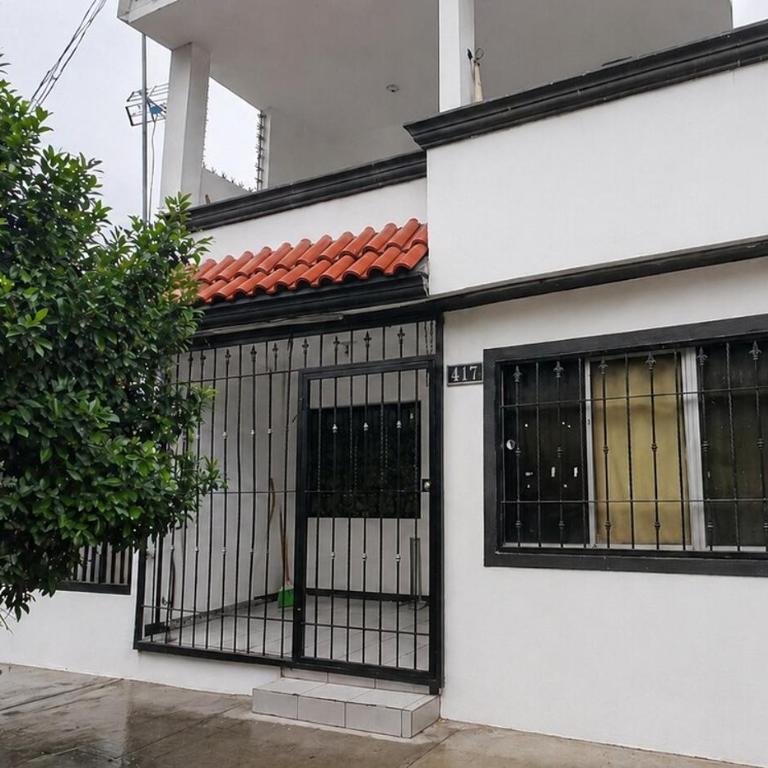 Spacious home near the airport - Casa con 1 dormitorio - 37