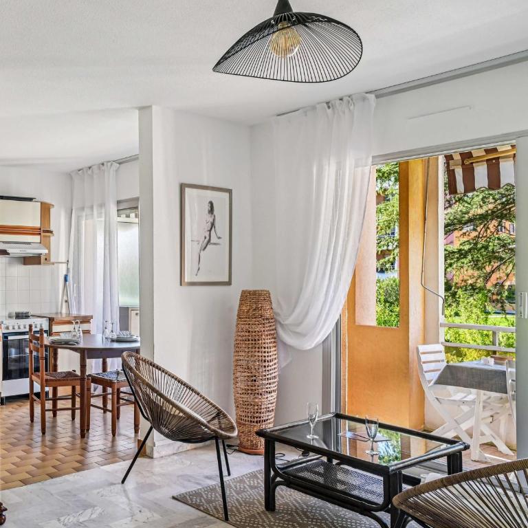 Studio lumineux, piscine résidence, 10 min plages - Appartement - 3