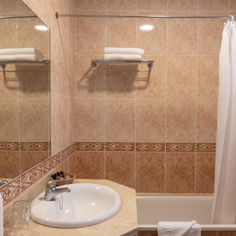 Hotiday Tenerife Norte - Habitación Doble - 1 o 2 camas - 4