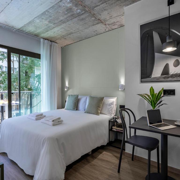 Chloe - Habitat Apartments - Estudio con balcón - 1