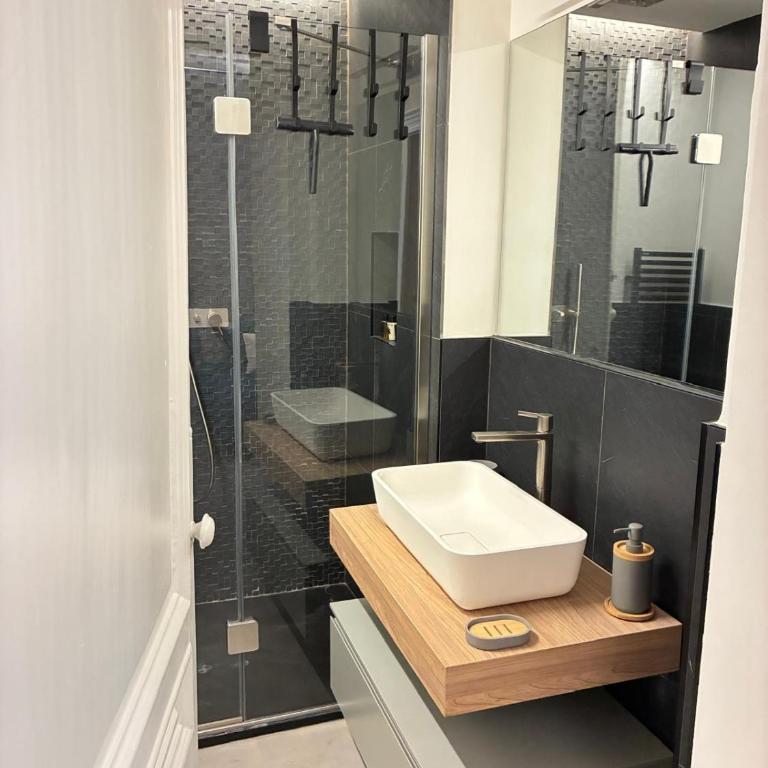 Raffinato Quadrilocale nel cuore di Torino - Appartamento Premium con 3 Camere da Letto e Balcone - 13