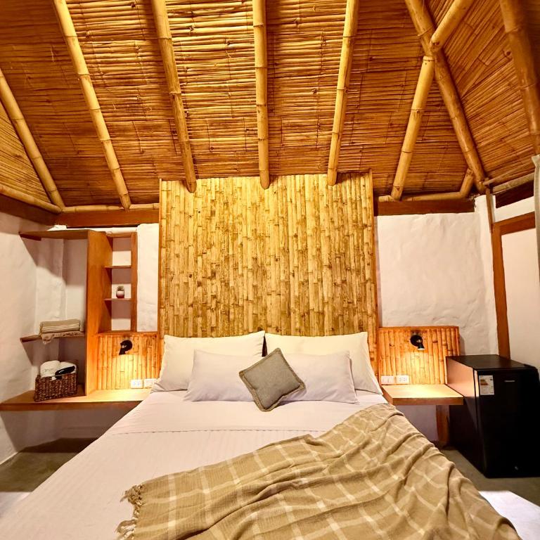 Hotel Puerto Antiguo - King Suite with Sea View - 3