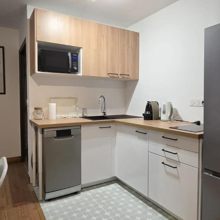 2 bedroom appartment in city center with air conditionned in calm street - Appartement 2 Chambres - 6