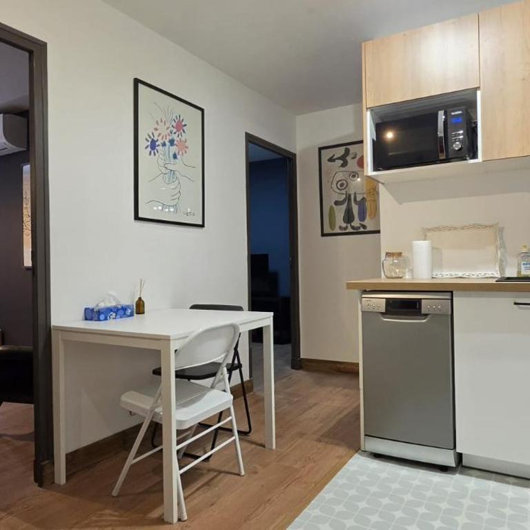 2 bedroom appartment in city center with air conditionned in calm street - Appartement 2 Chambres - 9