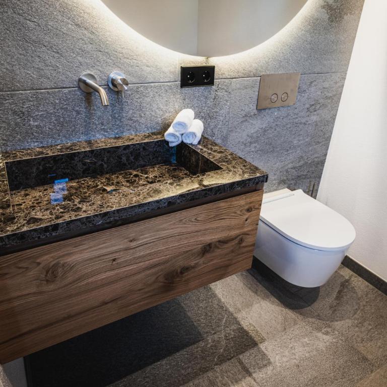 Chalet am Wetterkreuz - Luxus mit Sauna & Whirlpool in Reit im Winkl - Doppelzimmer mit Parkblick - 12
