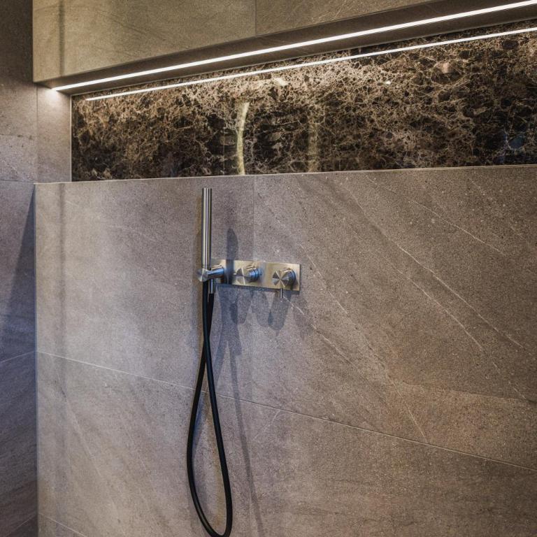 Chalet am Wetterkreuz - Luxus mit Sauna & Whirlpool in Reit im Winkl - Doppelzimmer mit Parkblick - 11