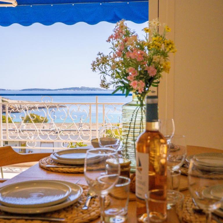 T3 exception vue mer à Portissol - Three-Bedroom Apartment with Sea View - 5