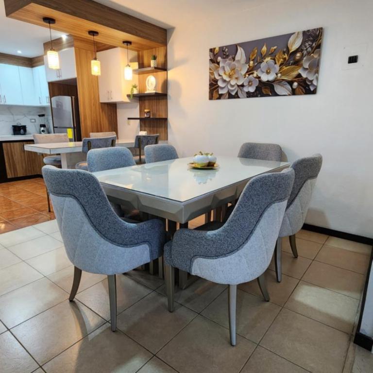Casa familiar de 2 pisos en condominio privado - Casa de 3 dormitorios - 8