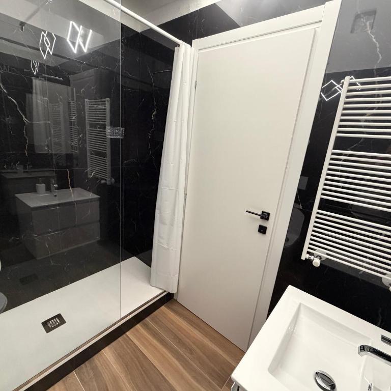 Neni's Rooms - Deluxe Room (2 Adults + 1 Child) - 11