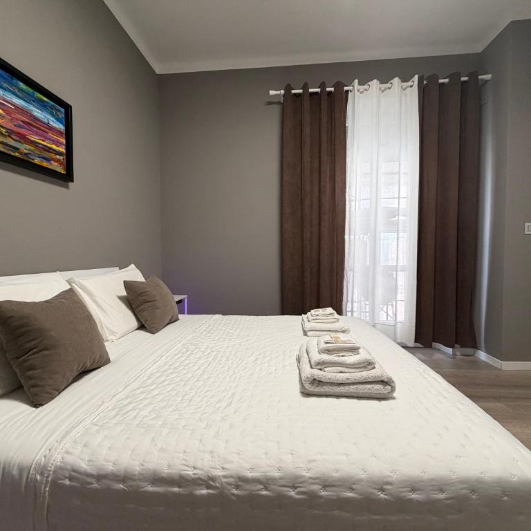 Neni's Rooms - Double Room with Balcony - 11