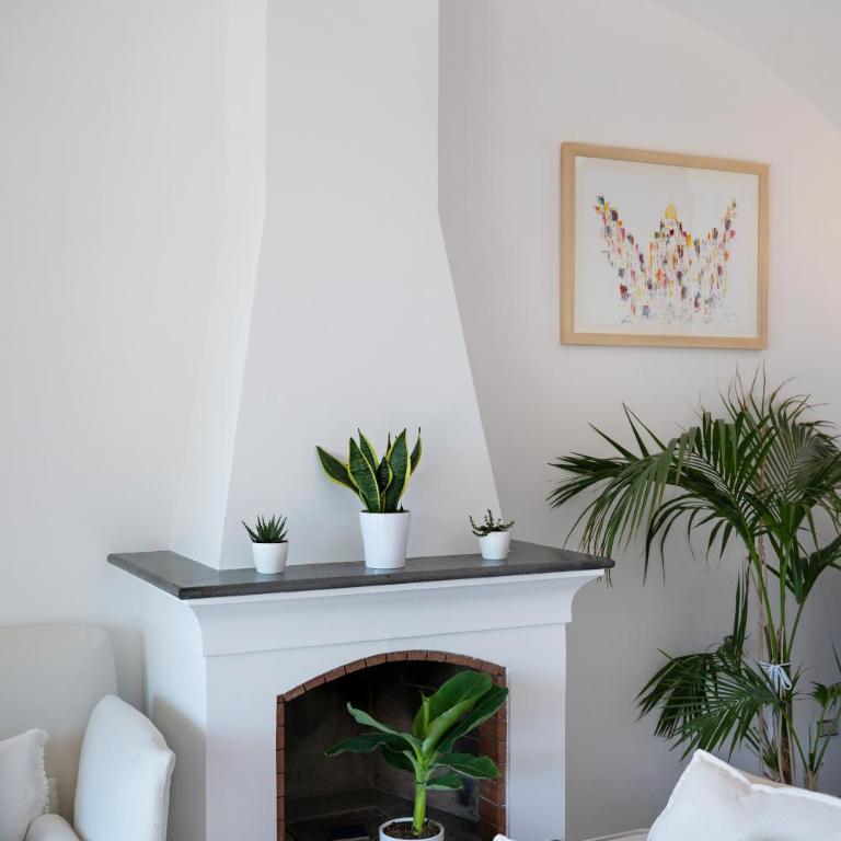 Flower Power Apartment - Overlooking Positano - for 6 guests with parking, terrace and seaview - 2 bathrooms and 3 bedrooms - Appartamento - 32