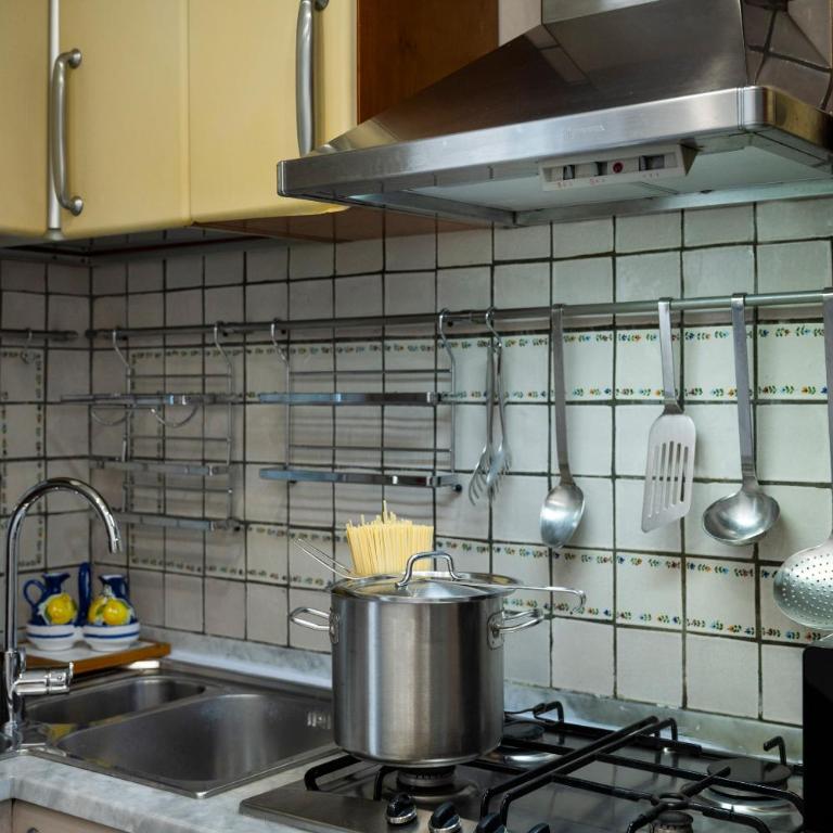 Flower Power Apartment - Overlooking Positano - for 6 guests with parking, terrace and seaview - 2 bathrooms and 3 bedrooms - Appartamento - 55