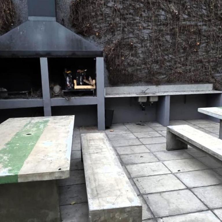 Moderno departamento de 2 dormitorios con piscina - Two-Bedroom Apartment - 45