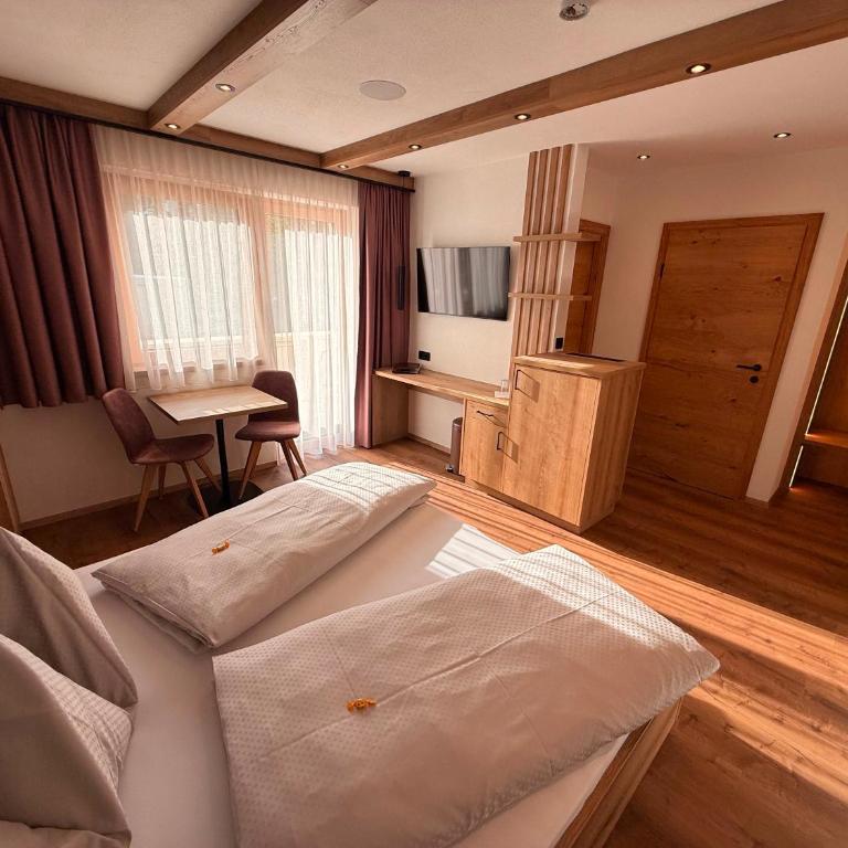 Anja's Schönblick - Bed & Breakfast - Deluxe Doppelzimmer mit Balkon - 4