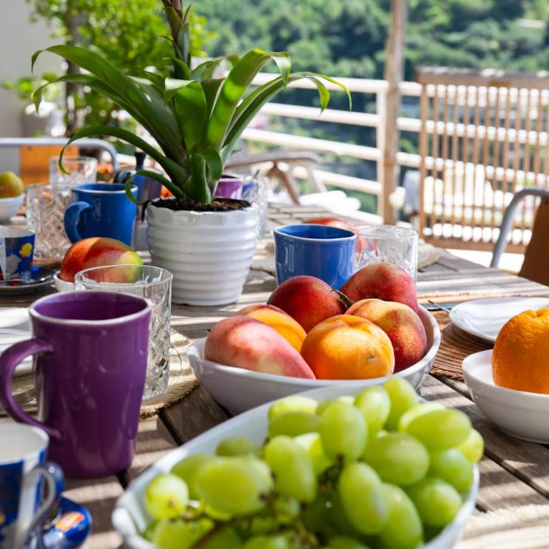 Flower Power Apartment - Overlooking Positano - for 6 guests with parking, terrace and seaview - 2 bathrooms and 3 bedrooms - Appartamento - 50