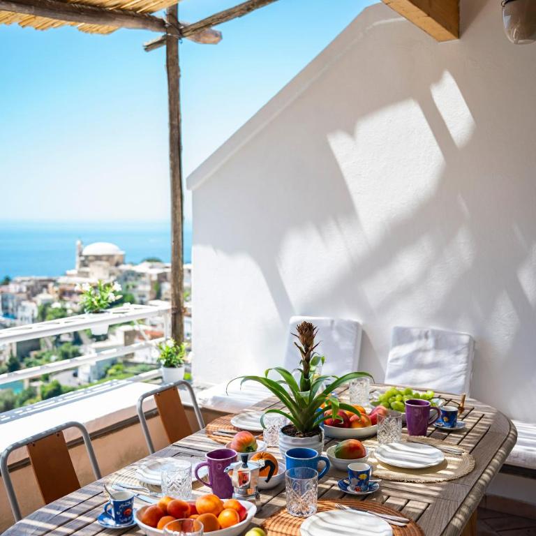 Flower Power Apartment - Overlooking Positano - for 6 guests with parking, terrace and seaview - 2 bathrooms and 3 bedrooms - Appartamento - 40