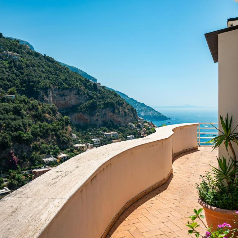 Flower Power Apartment - Overlooking Positano - for 6 guests with parking, terrace and seaview - 2 bathrooms and 3 bedrooms - Appartamento - 28