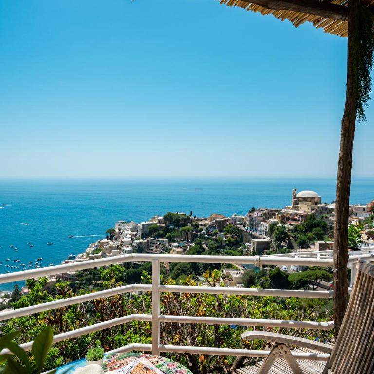 Flower Power Apartment - Overlooking Positano - for 6 guests with parking, terrace and seaview - 2 bathrooms and 3 bedrooms - Appartamento - 30