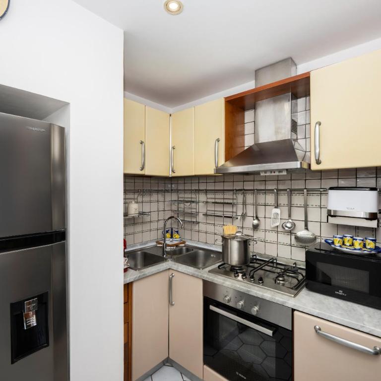 Flower Power Apartment - Overlooking Positano - for 6 guests with parking, terrace and seaview - 2 bathrooms and 3 bedrooms - Appartamento - 54