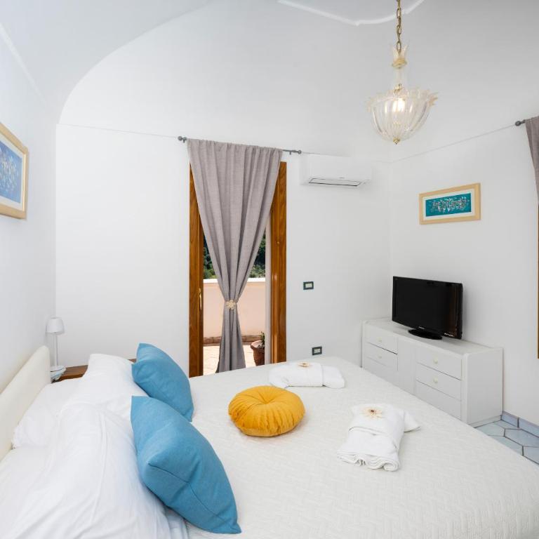 Flower Power Apartment - Overlooking Positano - for 6 guests with parking, terrace and seaview - 2 bathrooms and 3 bedrooms - Appartamento - 14