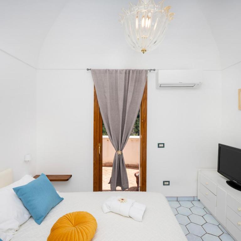 Flower Power Apartment - Overlooking Positano - for 6 guests with parking, terrace and seaview - 2 bathrooms and 3 bedrooms - Appartamento - 16
