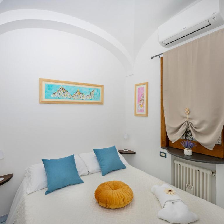 Flower Power Apartment - Overlooking Positano - for 6 guests with parking, terrace and seaview - 2 bathrooms and 3 bedrooms - Appartamento - 68