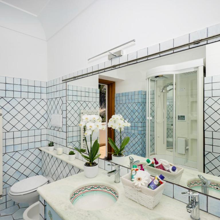 Flower Power Apartment - Overlooking Positano - for 6 guests with parking, terrace and seaview - 2 bathrooms and 3 bedrooms - Appartamento - 64