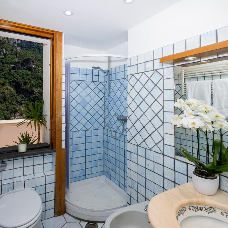 Flower Power Apartment - Overlooking Positano - for 6 guests with parking, terrace and seaview - 2 bathrooms and 3 bedrooms - Appartamento - 60