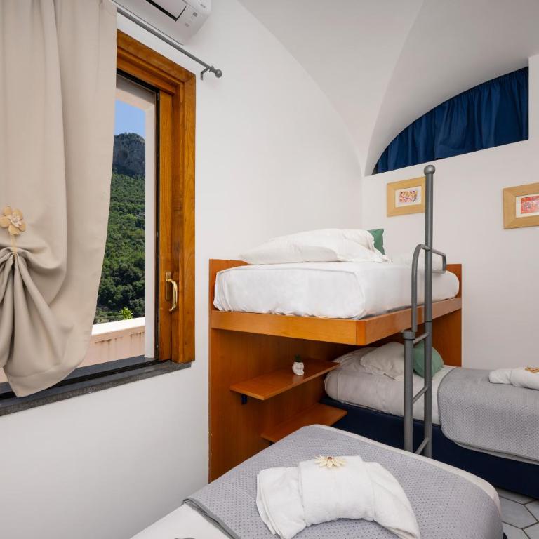 Flower Power Apartment - Overlooking Positano - for 6 guests with parking, terrace and seaview - 2 bathrooms and 3 bedrooms - Appartamento - 35
