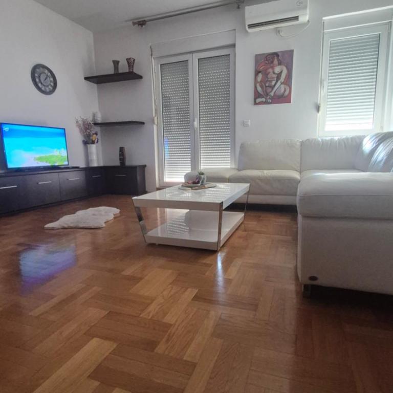 Maki Apartments - One-Bedroom Apartment - 1