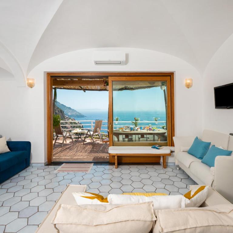 Flower Power Apartment - Overlooking Positano - for 6 guests with parking, terrace and seaview - 2 bathrooms and 3 bedrooms - Appartamento - 3