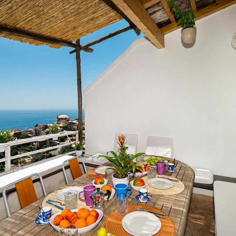 Flower Power Apartment - Overlooking Positano - for 6 guests with parking, terrace and seaview - 2 bathrooms and 3 bedrooms - Appartamento - 44