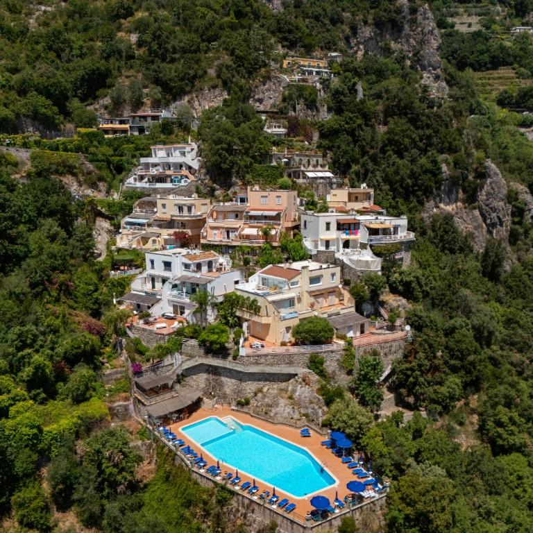 Flower Power Apartment - Overlooking Positano - for 6 guests with parking, terrace and seaview - 2 bathrooms and 3 bedrooms - Appartamento - 67