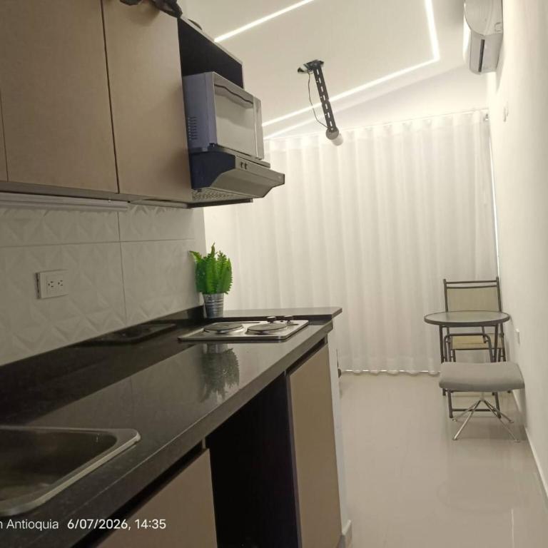 New Nomad Nest PH balcony, AC, kitch, metroplus - Apartment - 1