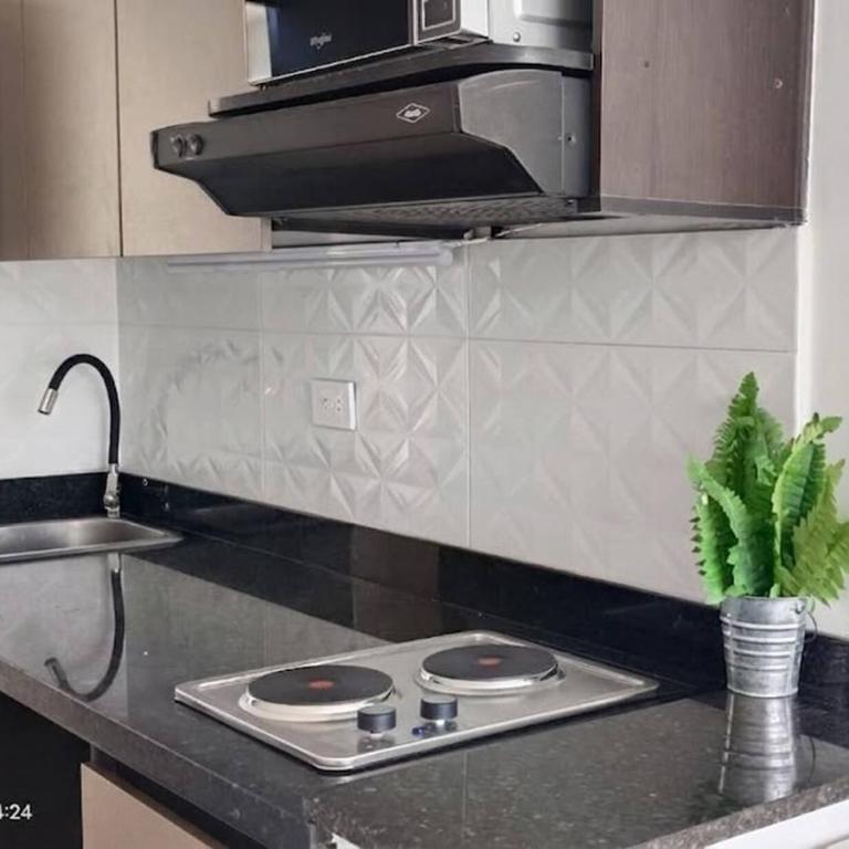 New Nomad Nest PH balcony, AC, kitch, metroplus - Apartment - 7