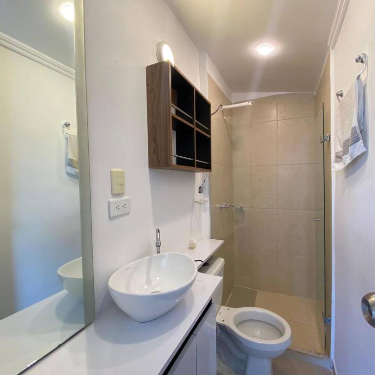 New Nomad Nest PH balcony, AC, kitch, metroplus - Apartment - 11