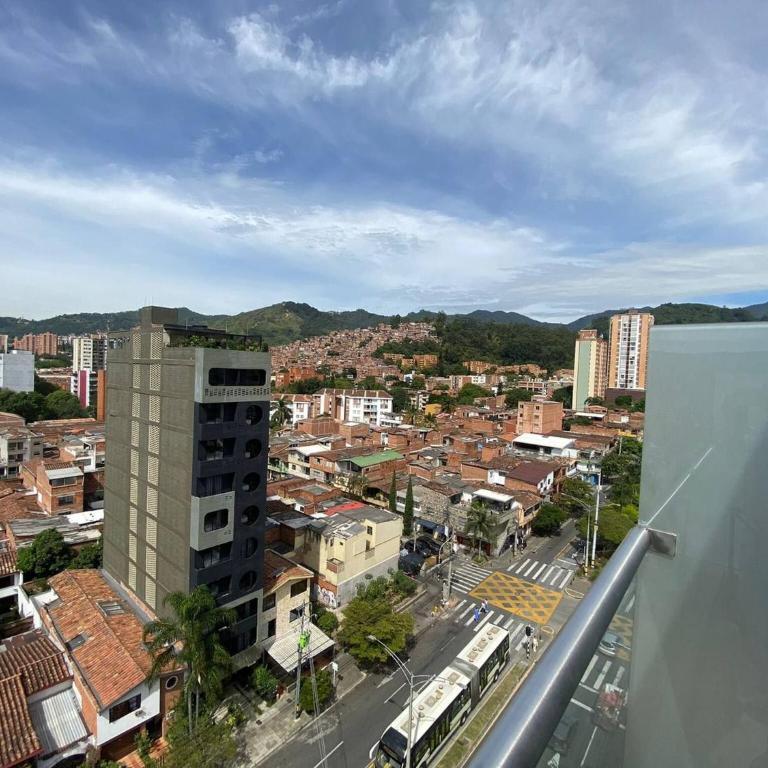 New Nomad Nest PH balcony, AC, kitch, metroplus - Apartment - 16