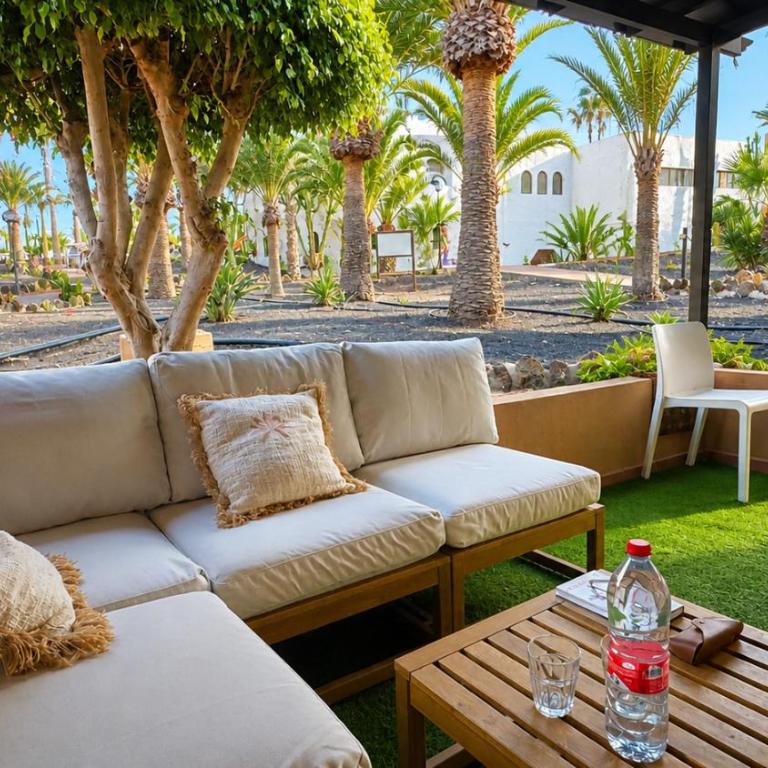 Corralejo Holiday Rentals - Apartamento de 2 dormitorios con terraza - 1