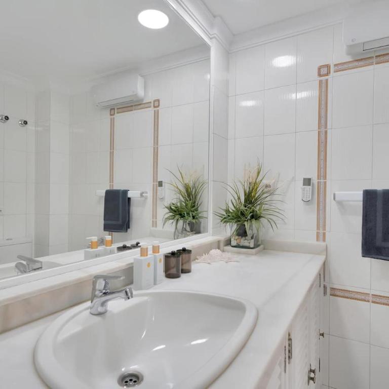 Modern Apt Sunset Views, Pool, Gym & Padel - Single Room - 12