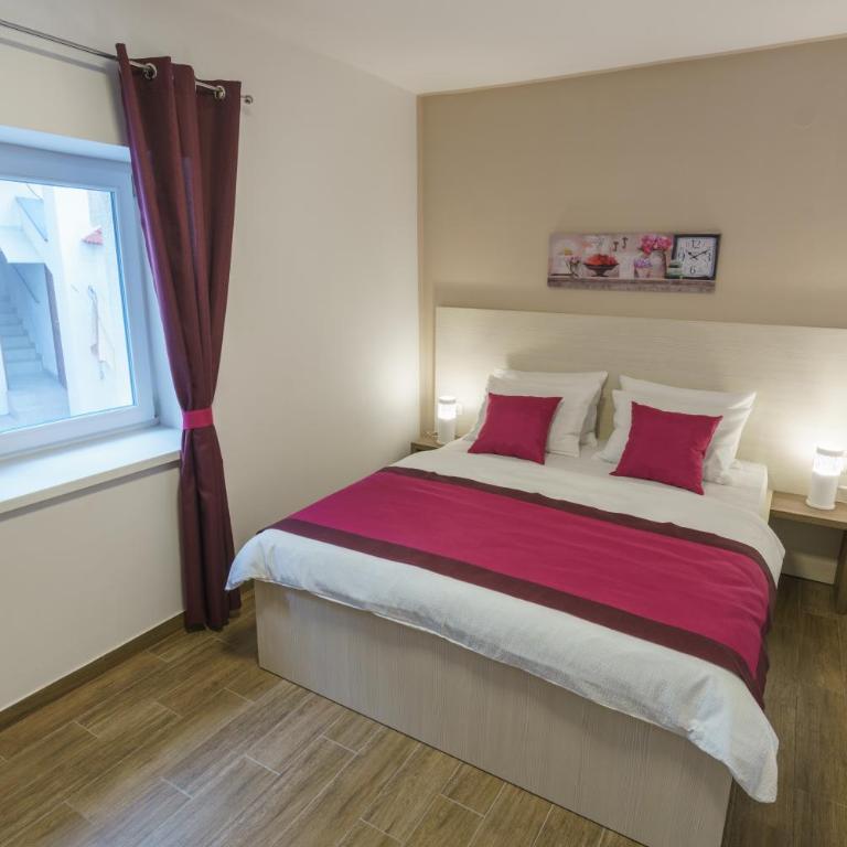 Pansion Rose - Three-Bedroom Apartment - 11
