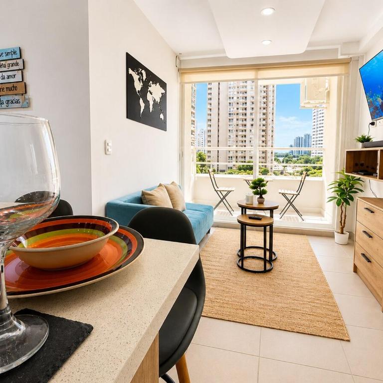Coral Bay Apartment, Pool, Wifi & Beach - Three-Bedroom Apartment with Balcony - 3