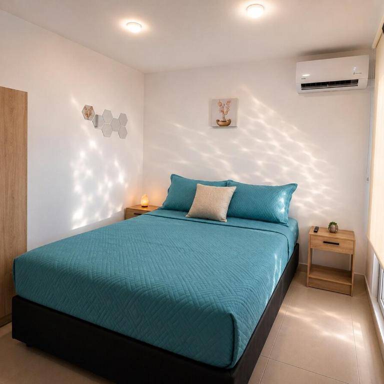 Coral Bay Apartment, Pool, Wifi & Beach - Three-Bedroom Apartment with Balcony - 52
