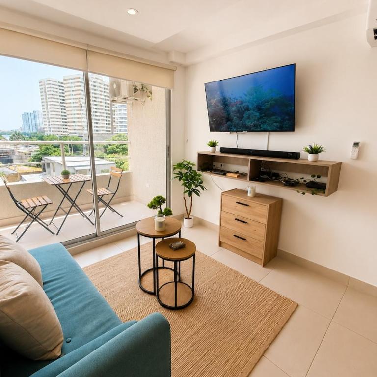 Coral Bay Apartment, Pool, Wifi & Beach - Three-Bedroom Apartment with Balcony - 5