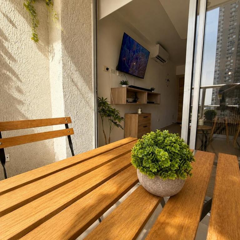 Coral Bay Apartment, Pool, Wifi & Beach - Three-Bedroom Apartment with Balcony - 11