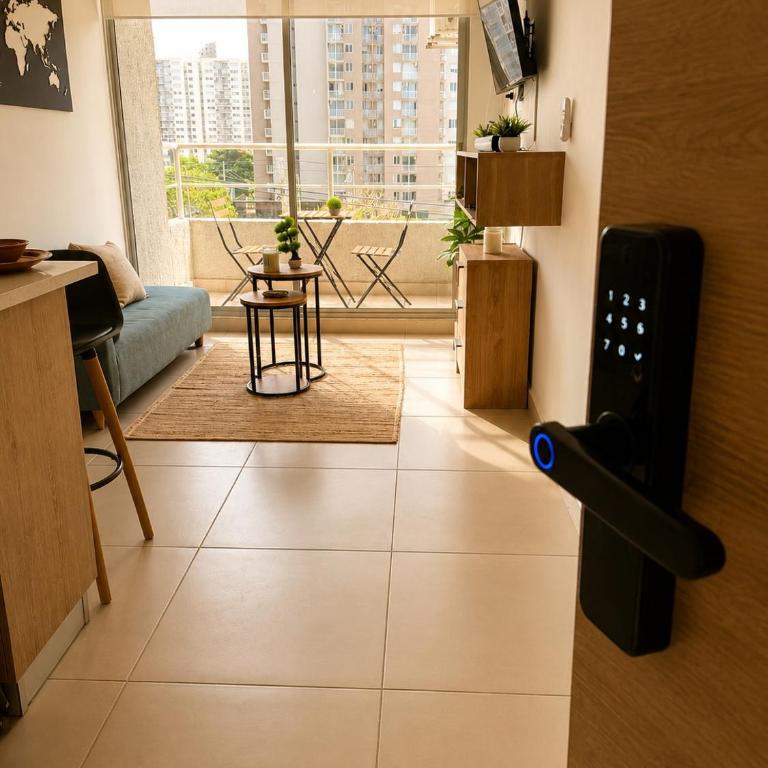 Coral Bay Apartment, Pool, Wifi & Beach - Three-Bedroom Apartment with Balcony - 13