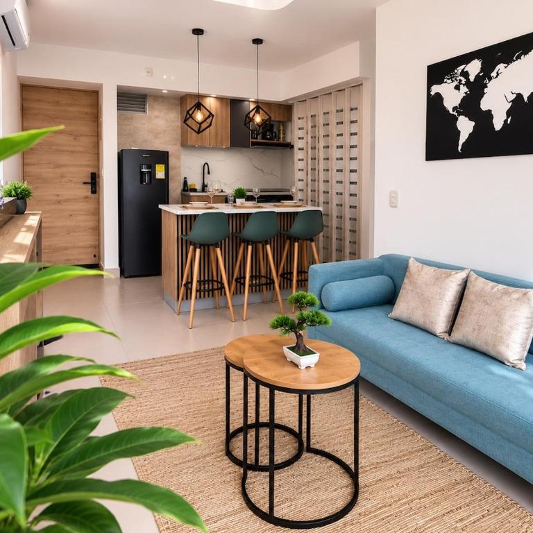 Coral Bay Apartment, Pool, Wifi & Beach - Three-Bedroom Apartment with Balcony - 17